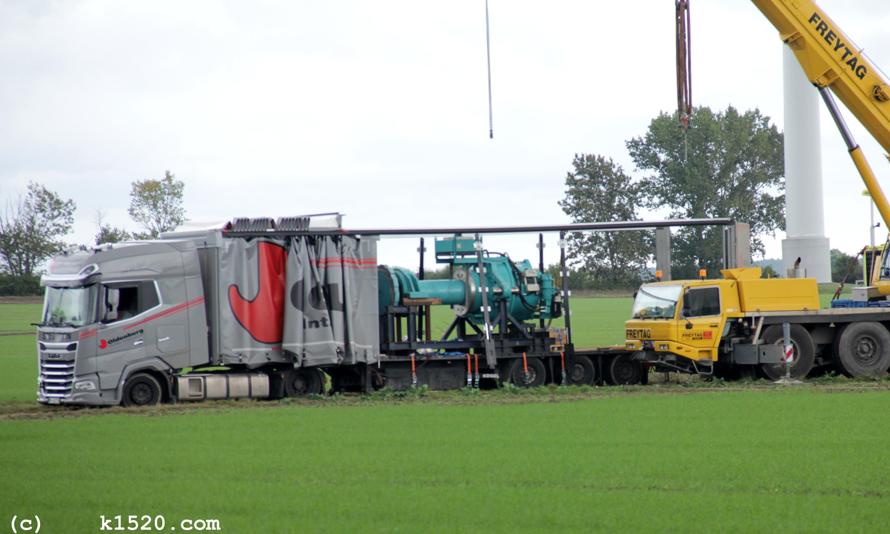 Reparatur Windrder im Windpark Arneburg/Elbe 10/2023,
  Kraneinsatz, 